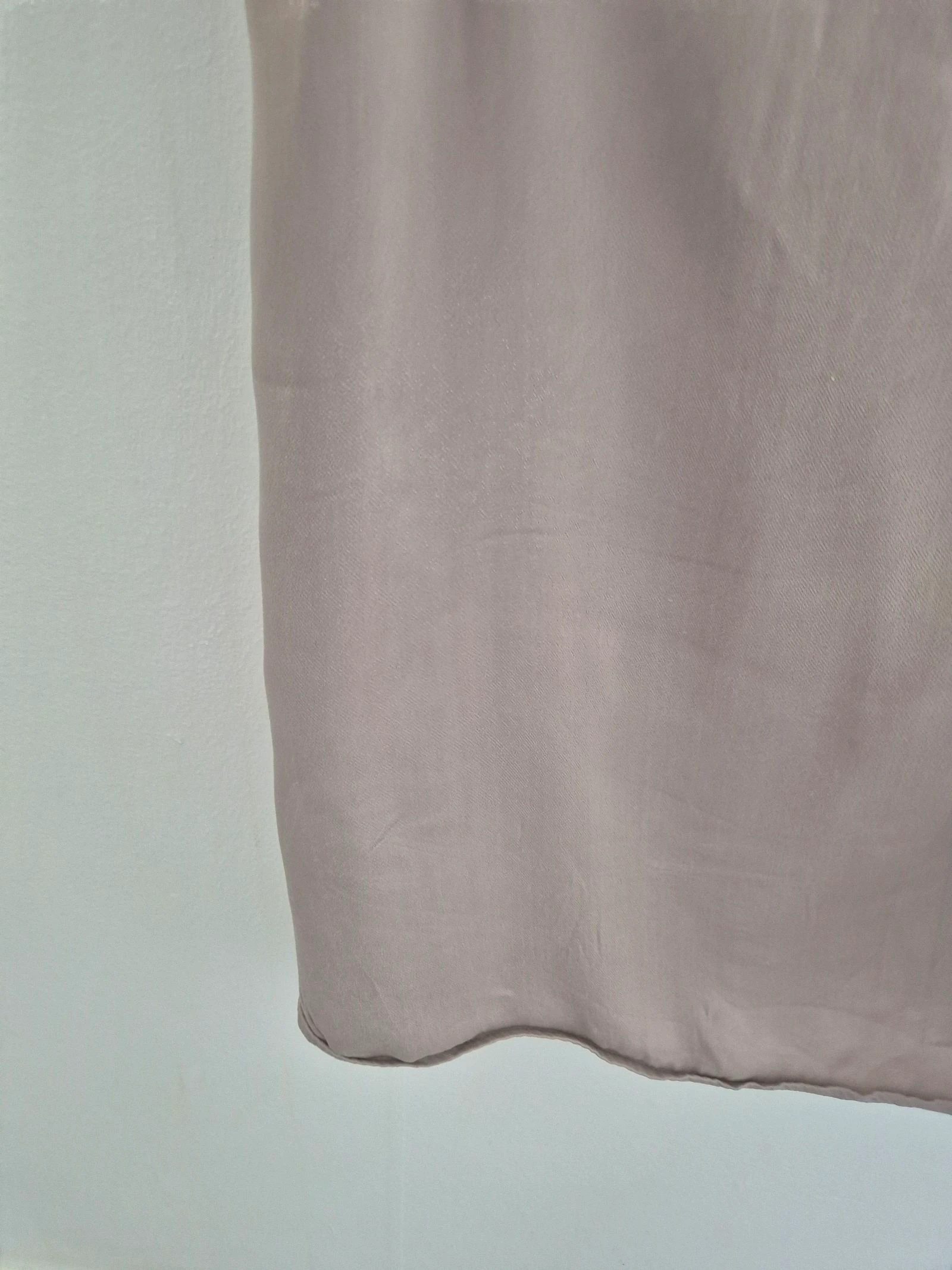 MTWTFSS WEEKDAY Top Beige con Borde Rafelado y Tirantes Finos – Talla M – photo 4